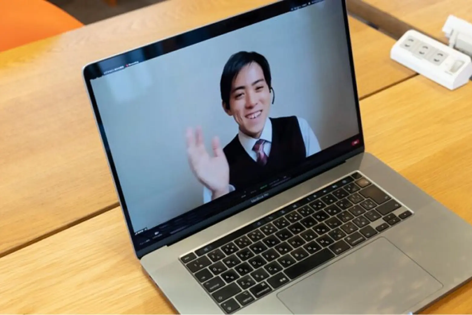 人に教えることによって技術面でも人材面でも成長できます