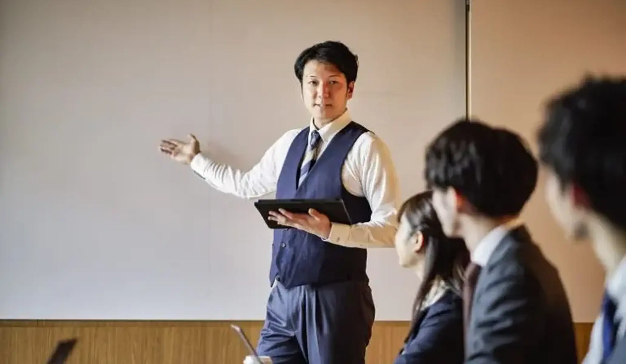 座学研修とは？実施のポイントとそのほかの研修の形式を比較・解説