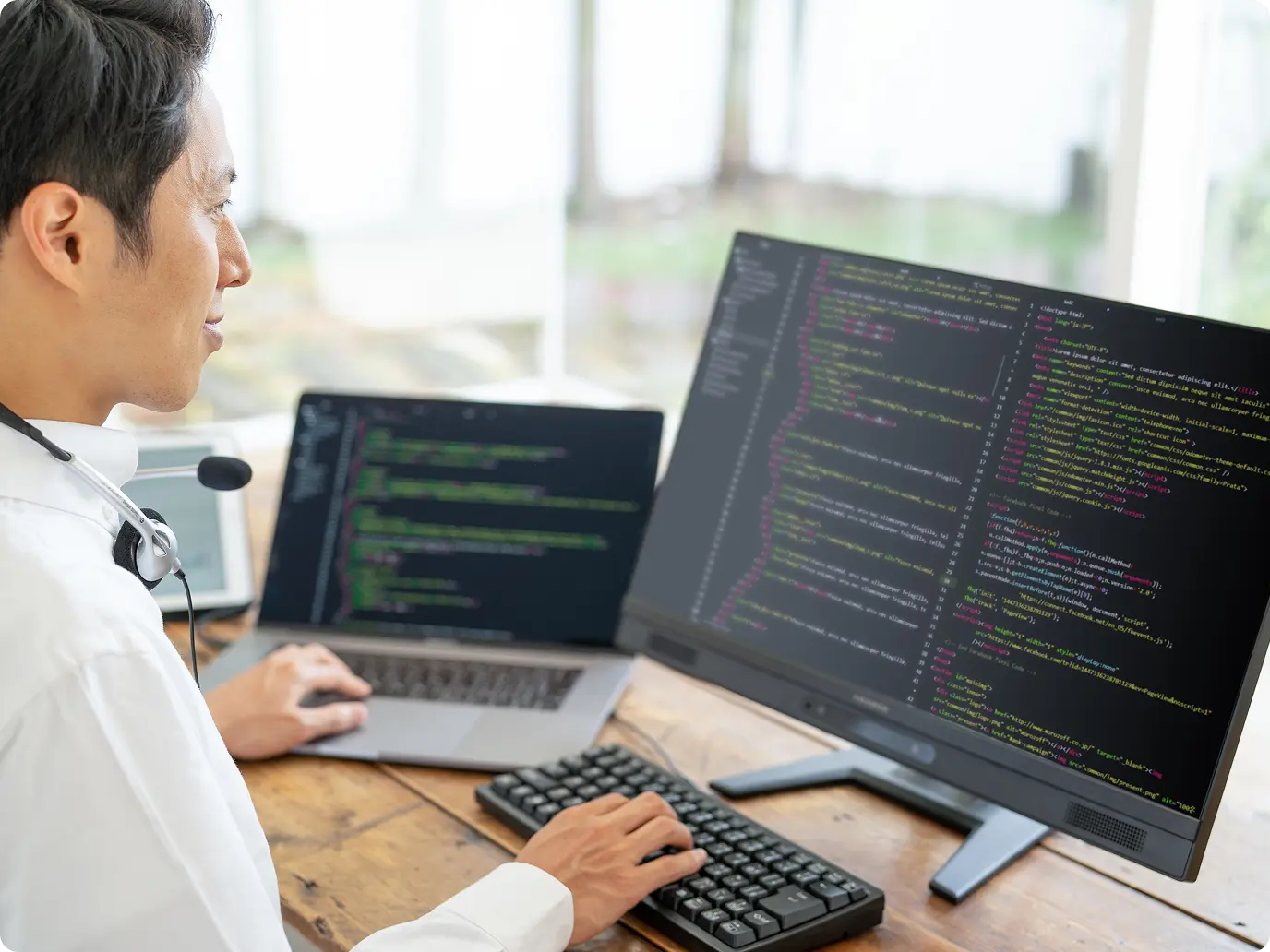 東京ITスクールのASP.NET研修なら、現役エンジニア講師による実践的なスキルが身につく