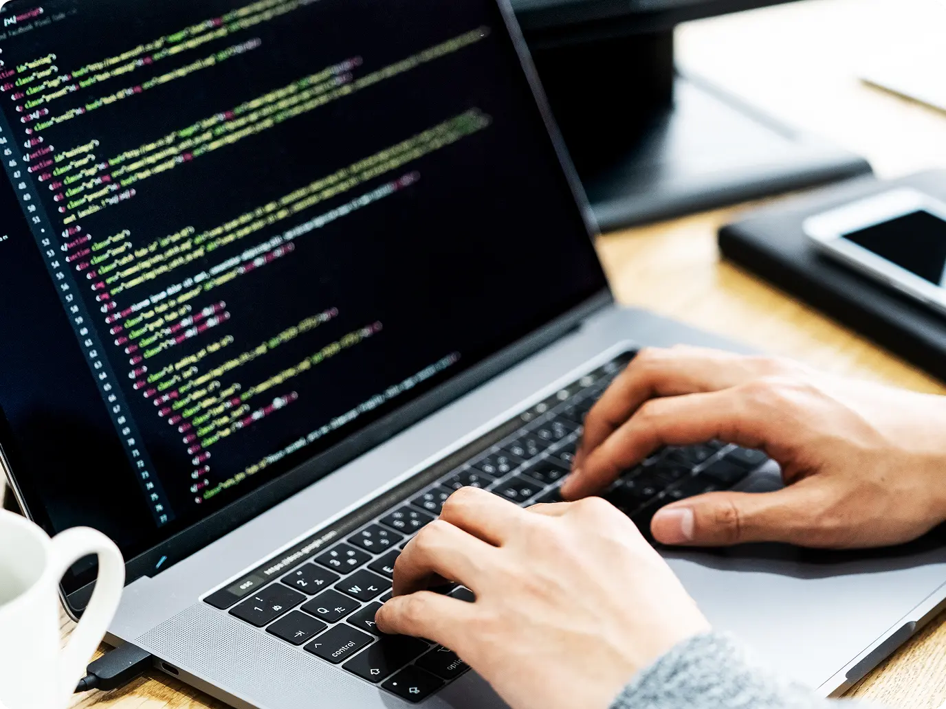 東京ITスクールのHTML/CSS研修なら、現役エンジニアから現場で活きるスキルが学べます