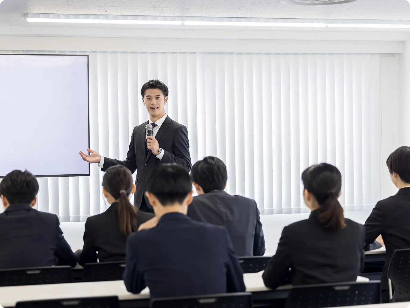 東京ITスクールの情報セキュリティ研修なら、短時間でセキュリティ意識を高め、すぐに実践できる対策が学べます