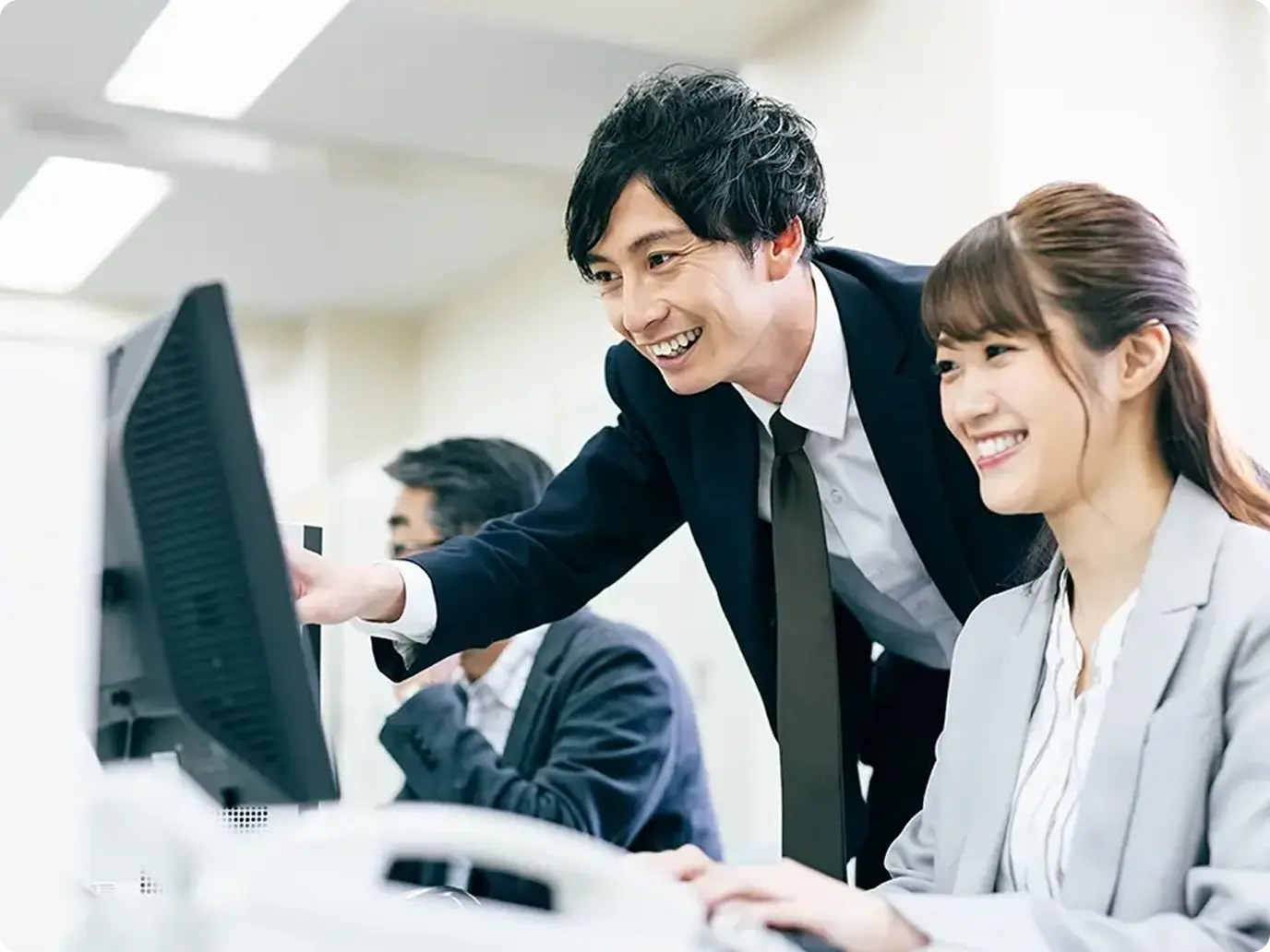選ばれ続ける理由があります!システム開発会社が考えたノウハウがつまった研修と、現役エンジニア講師による寄り添った指導